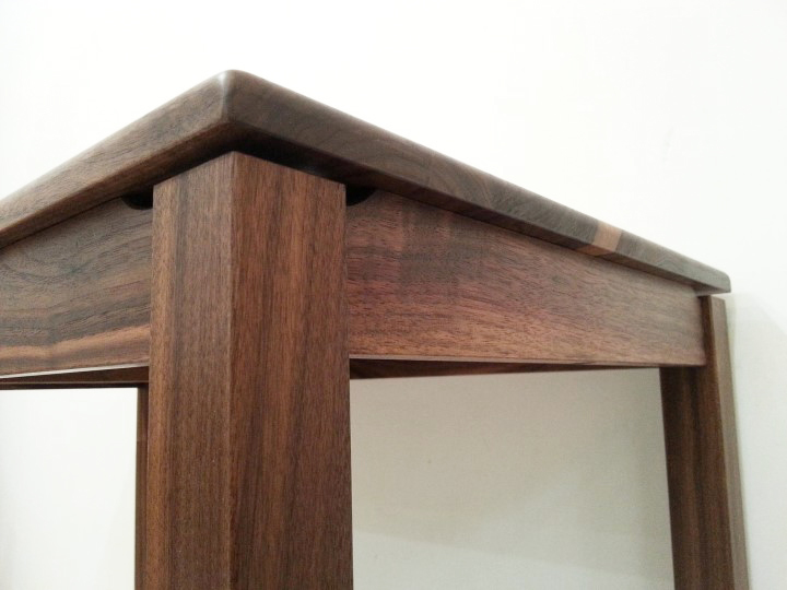 walnut (900*500*760)
